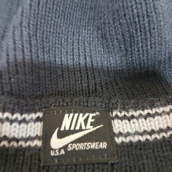 ❤Nike❤ Winter Hat with Ear Phones - Picture 2 of 4